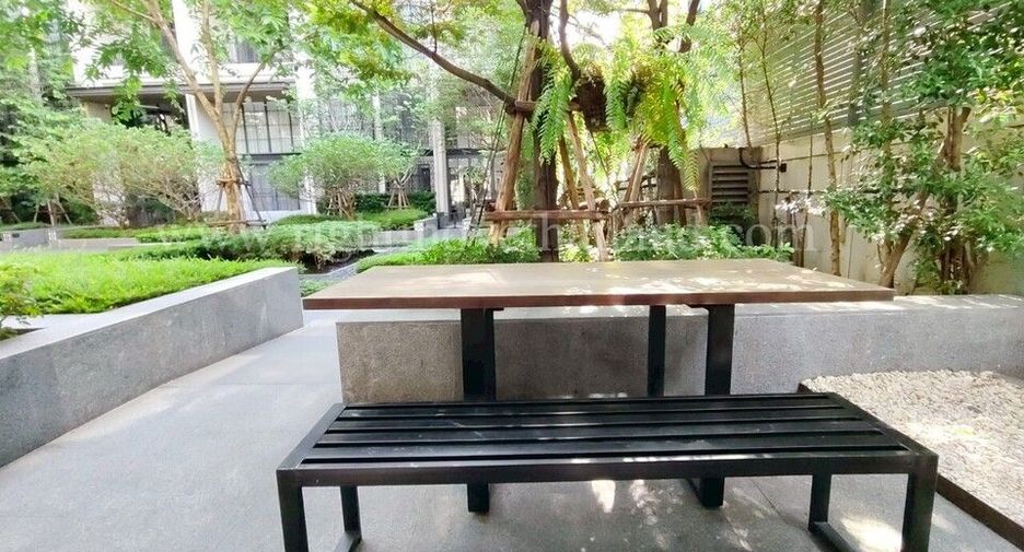 For rent and for sale 4 bedrooms townhouse in Watthana, Bangkok