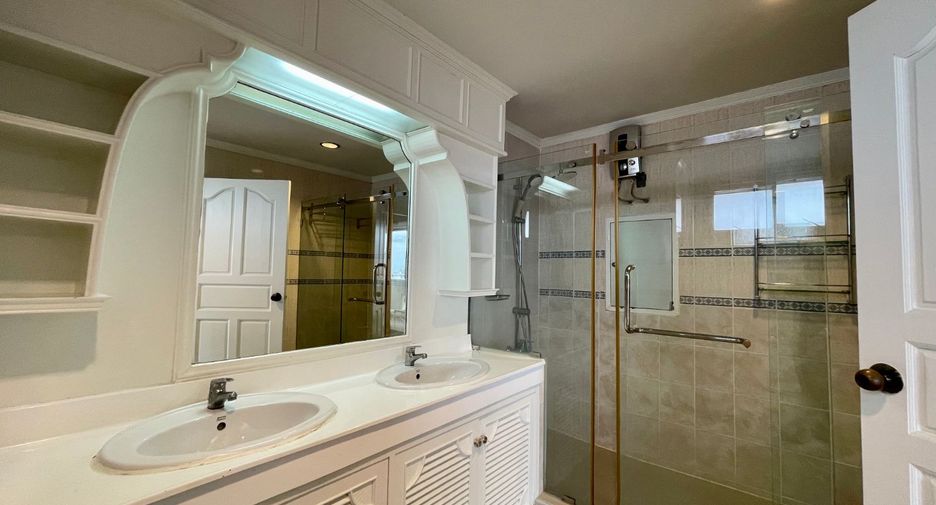 Apartamento en alquiler de 4 habitaciones en Khlong Toei, Bangkok