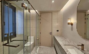 For rent and for sale 5 bedrooms house in Wang Thonglang, Bangkok