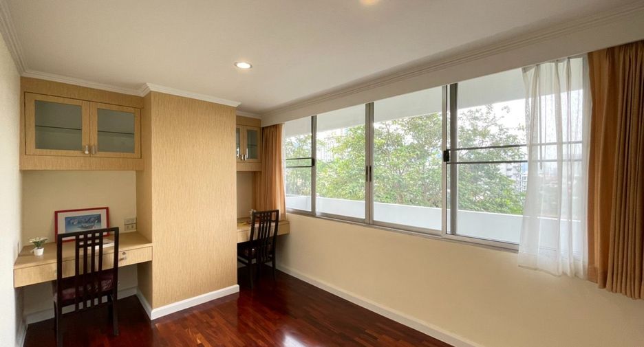 For rent 3 bedrooms condo in Watthana, Bangkok