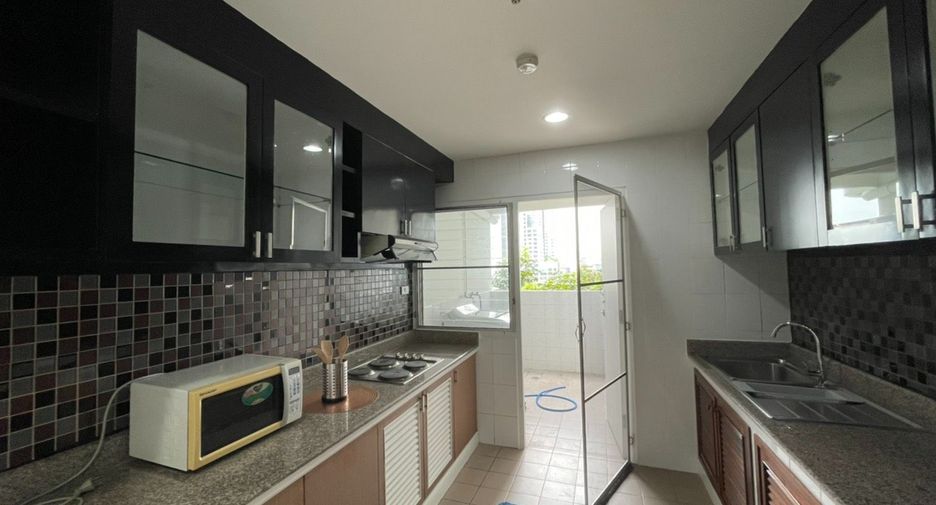 For rent 3 bedrooms condo in Watthana, Bangkok