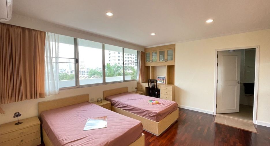 For rent 3 bedrooms condo in Watthana, Bangkok