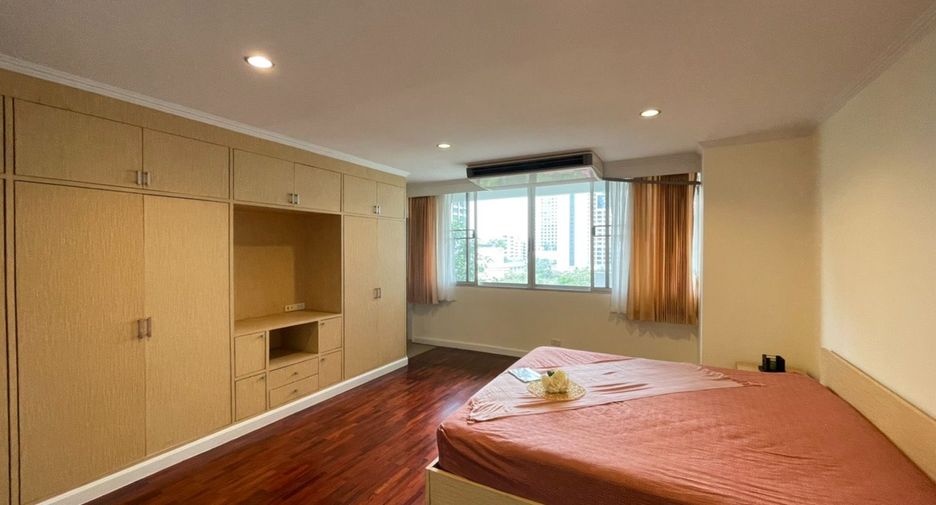 For rent 3 bedrooms condo in Watthana, Bangkok
