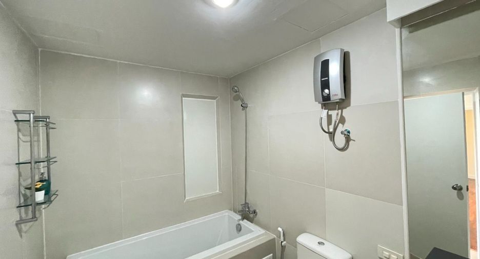 For rent 3 bedrooms condo in Watthana, Bangkok