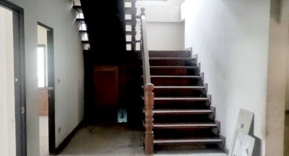 Продажа 5 спальни дом в Сарапхи, Чианг Маи