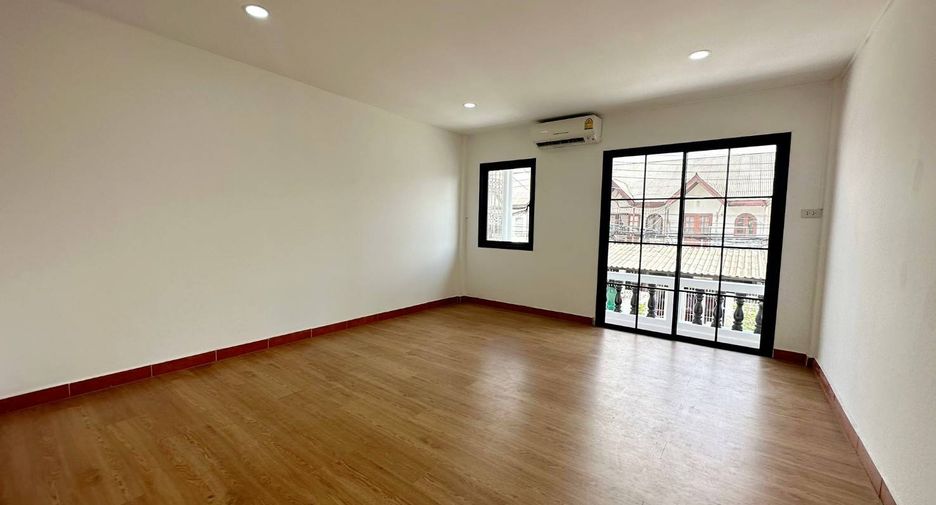 For rent そして for sale 2 Beds townhouse in Bang Kapi, Bangkok