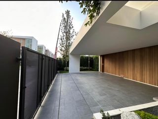 Casa en alquiler de 3 habitaciones en Saphan Sung, Bangkok
