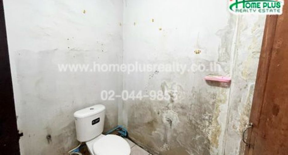 For sale 3 bedrooms retail Space in Bang Kapi, Bangkok