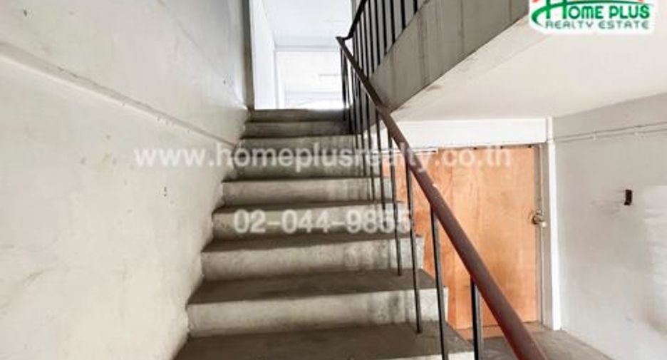 For sale 3 bedrooms retail Space in Bang Kapi, Bangkok