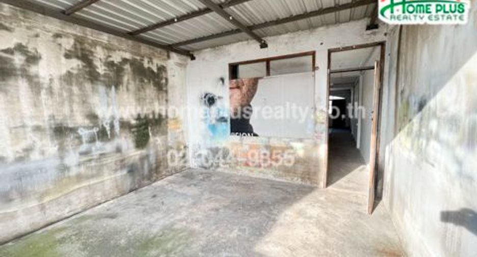 For sale 3 bedrooms retail Space in Bang Kapi, Bangkok