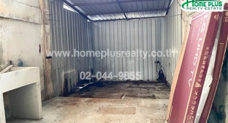 For sale 3 bedrooms retail Space in Bang Kapi, Bangkok