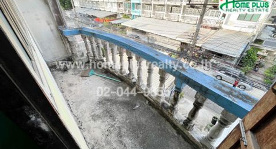 For sale 3 bedrooms retail Space in Bang Kapi, Bangkok
