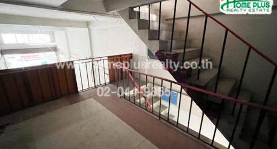 For sale 3 bedrooms retail Space in Bang Kapi, Bangkok