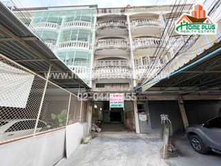 For sale 3 bedrooms retail Space in Bang Kapi, Bangkok