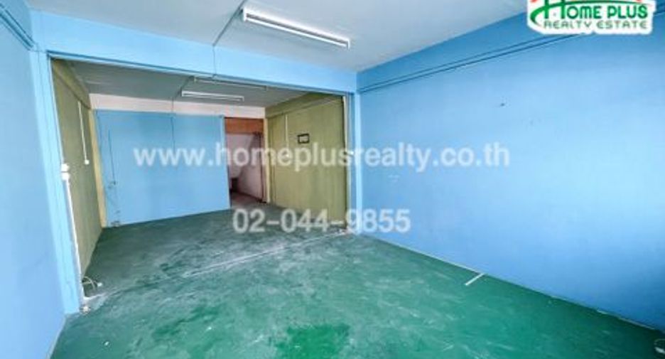 For sale 3 bedrooms retail Space in Bang Kapi, Bangkok