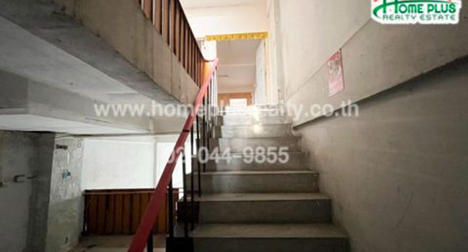 For sale 3 bedrooms retail Space in Bang Kapi, Bangkok