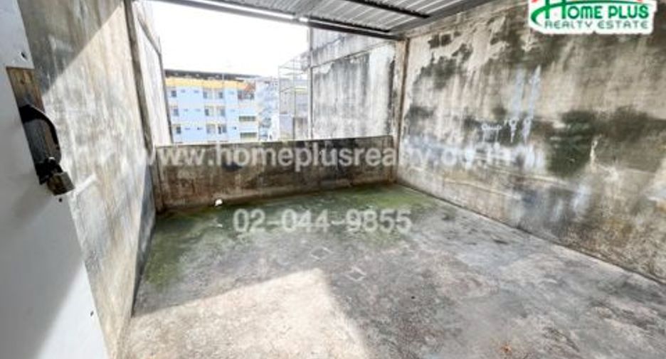 For sale 3 bedrooms retail Space in Bang Kapi, Bangkok
