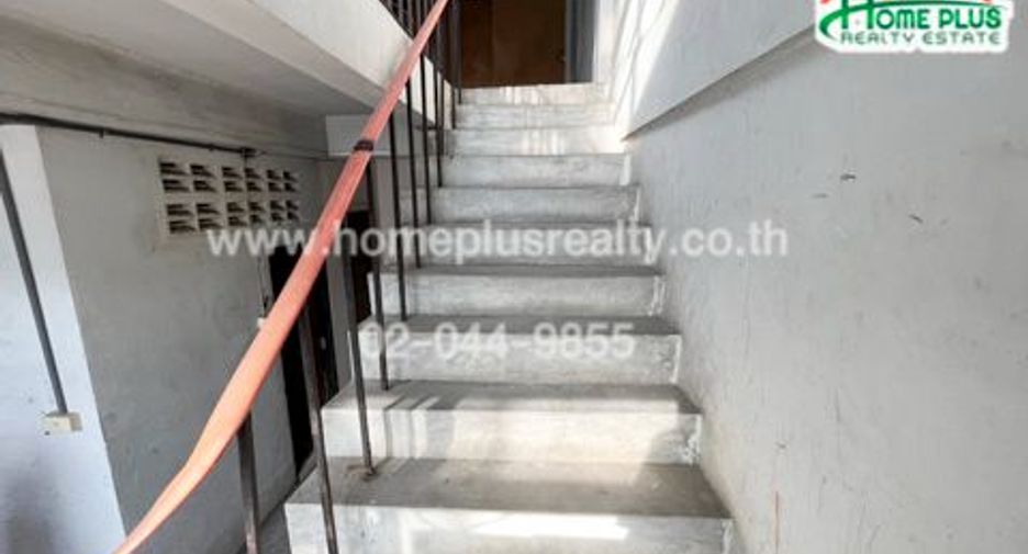 For sale 3 bedrooms retail Space in Bang Kapi, Bangkok