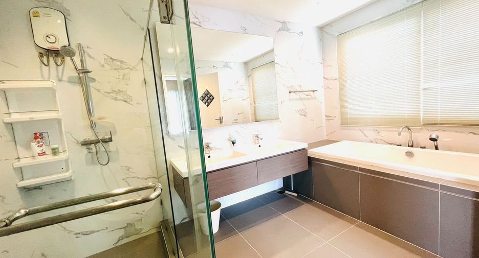 For rent 4 bedrooms house in Bang Phli, Samut Prakan