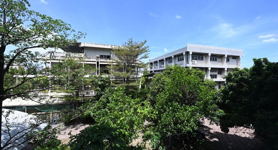 For sale 2 bed condo in Phaya Thai, Bangkok