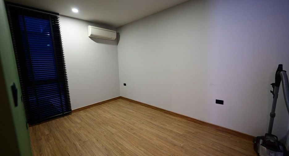 For sale 2 bed condo in Phaya Thai, Bangkok