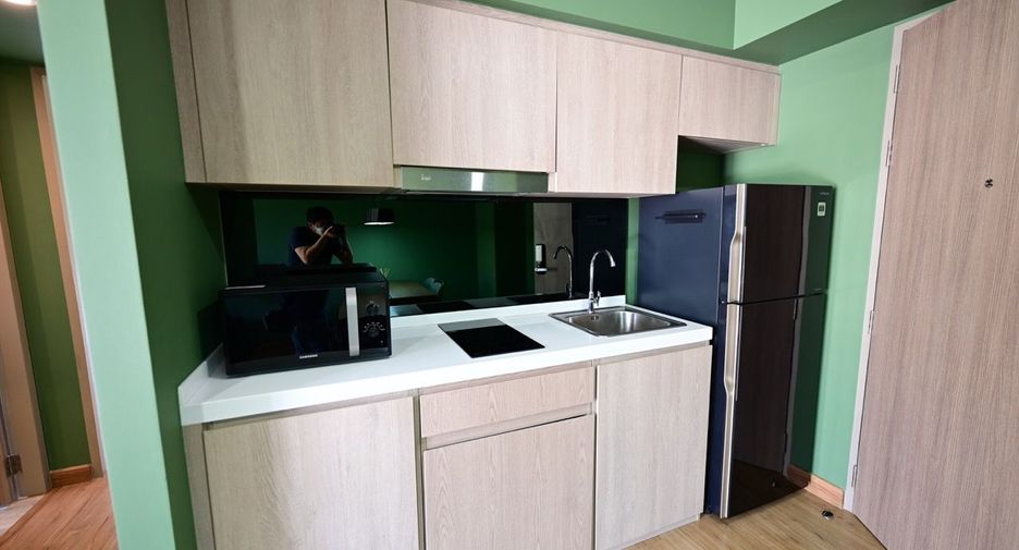 For sale 2 bed condo in Phaya Thai, Bangkok