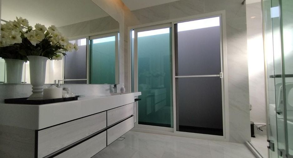 For sale 4 bedrooms house in Prawet, Bangkok