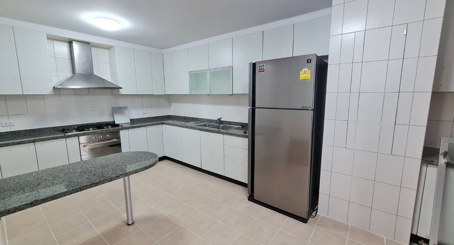 For rent 3 bedrooms apartment in Khlong Toei, Bangkok