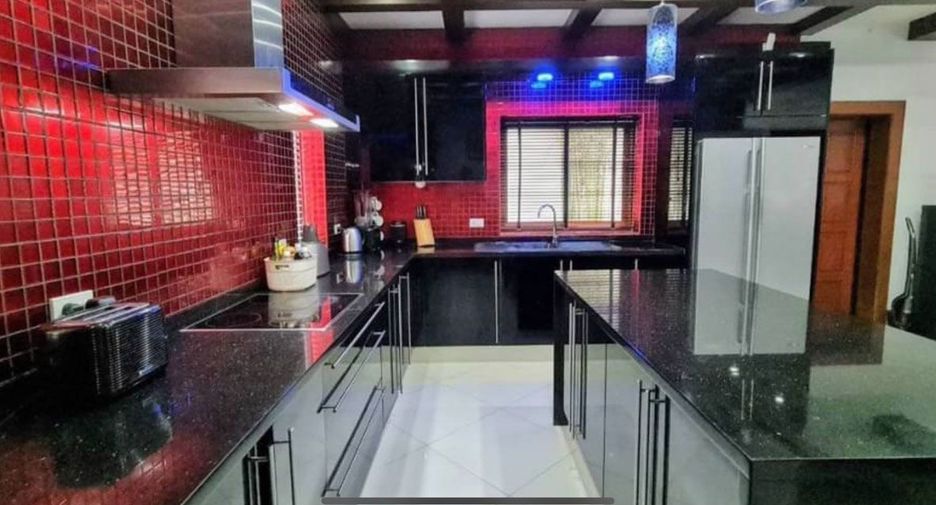 À vendre 5 chambres maison à Bang Lamung, Chonburi