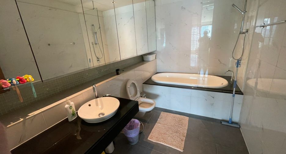 For rent studio condo in Khlong Toei, Bangkok