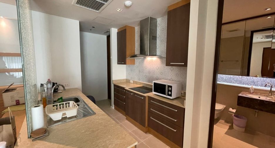 For rent studio condo in Khlong Toei, Bangkok