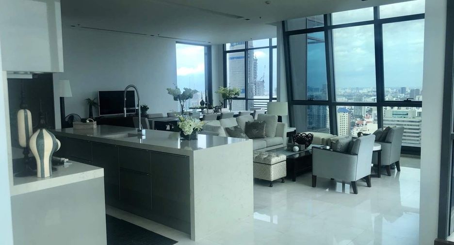 For rent 3 bedrooms condo in Khlong Toei, Bangkok