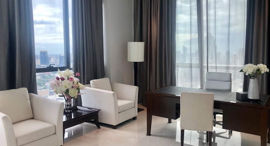 For rent 3 bedrooms condo in Khlong Toei, Bangkok