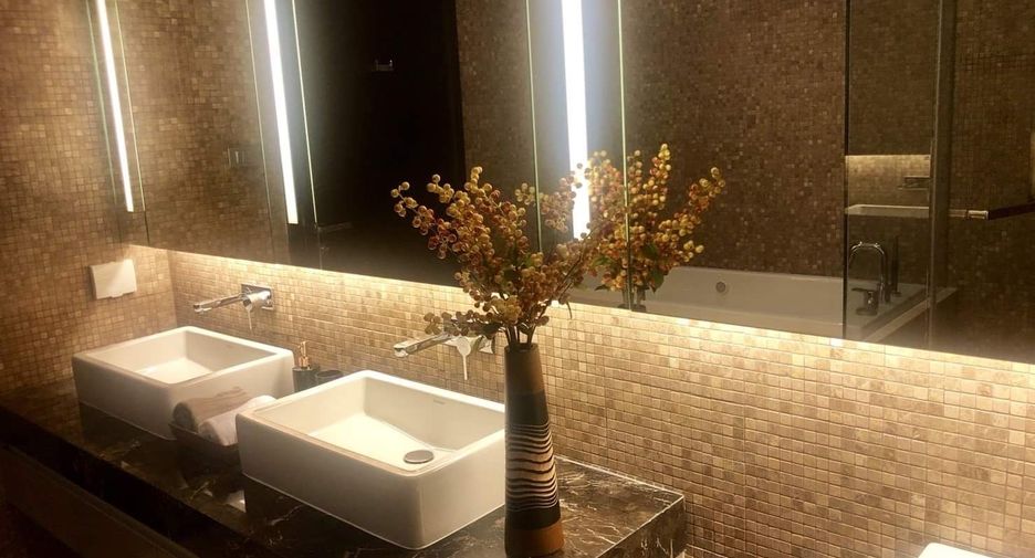For rent 3 bedrooms condo in Khlong Toei, Bangkok