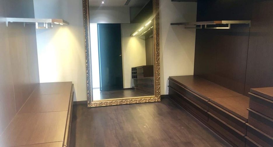 For rent 3 bedrooms condo in Khlong Toei, Bangkok