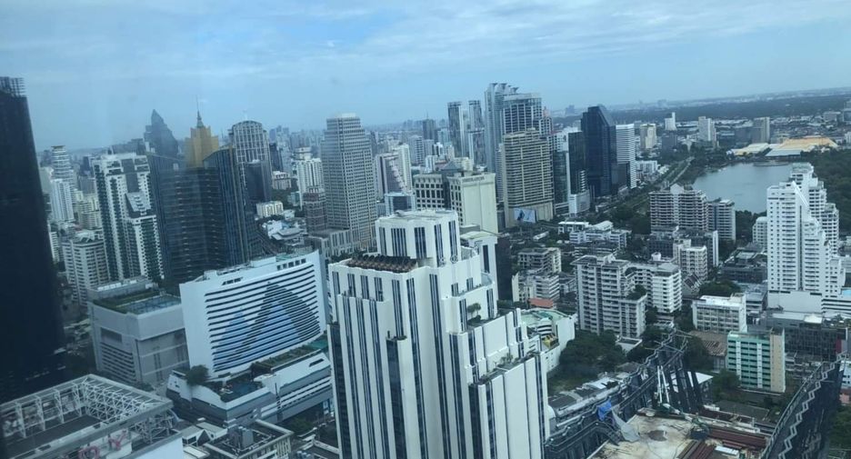 For rent 3 bedrooms condo in Khlong Toei, Bangkok