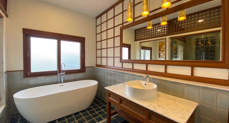 For sale 4 bedrooms villa in Saraphi, Chiang Mai