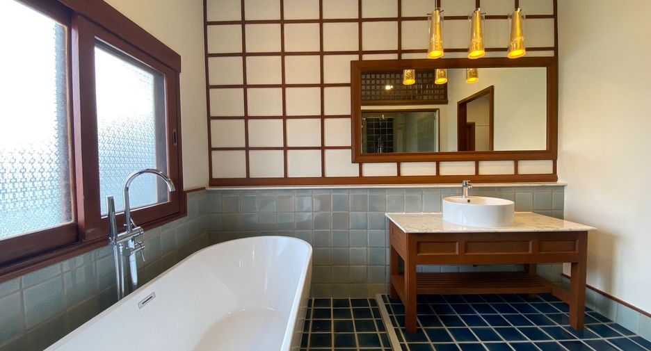 For sale 4 bedrooms villa in Saraphi, Chiang Mai