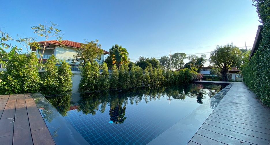 For sale 4 bedrooms villa in Saraphi, Chiang Mai