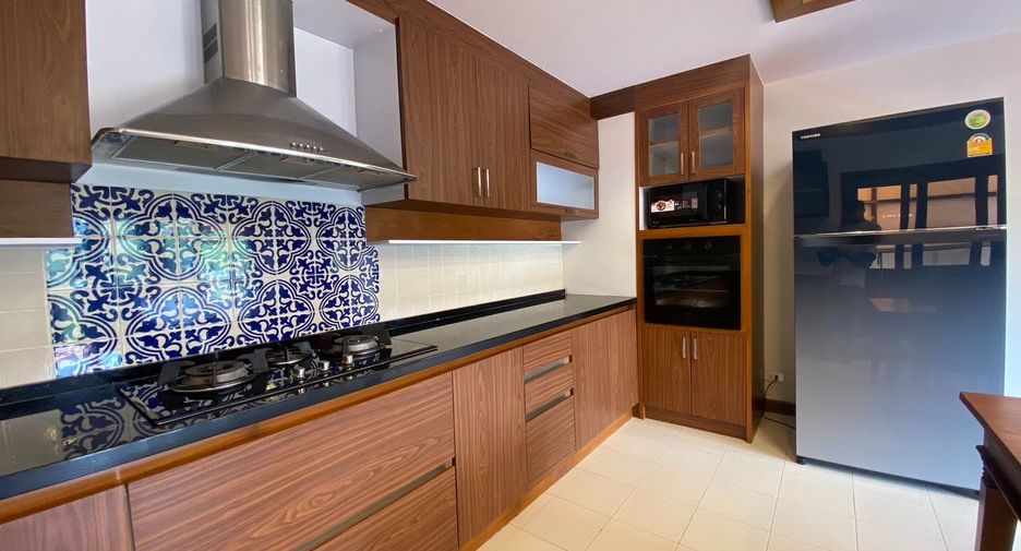 For sale 4 bedrooms villa in Saraphi, Chiang Mai