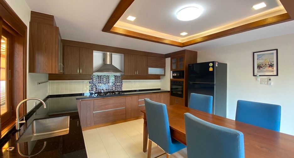 For sale 4 bedrooms villa in Saraphi, Chiang Mai