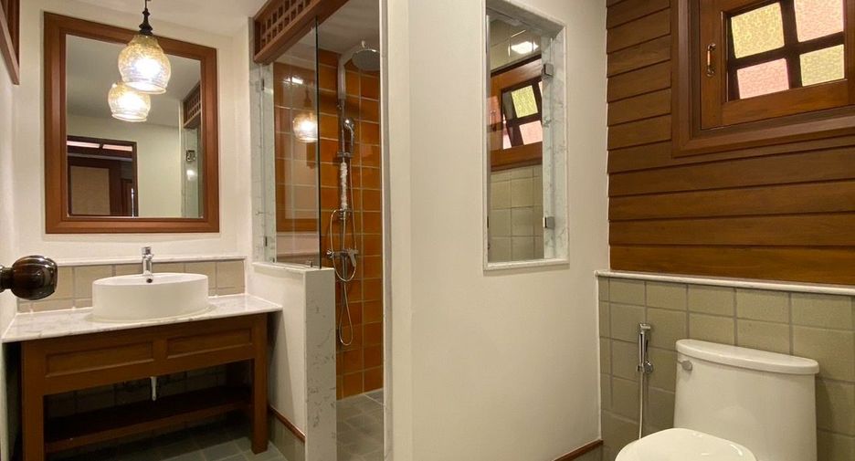 For sale 4 bedrooms villa in Saraphi, Chiang Mai