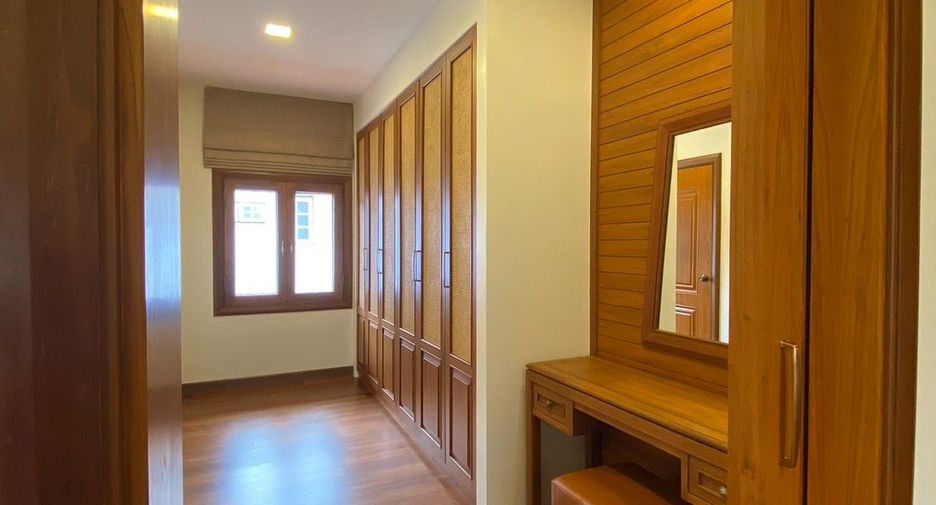 For sale 4 bedrooms villa in Saraphi, Chiang Mai