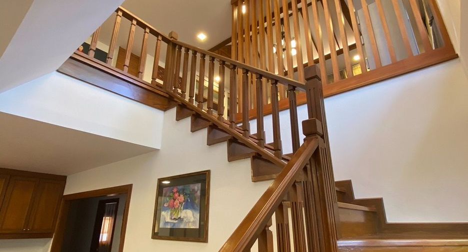 For sale 4 bedrooms villa in Saraphi, Chiang Mai