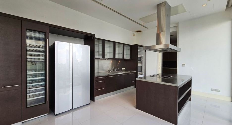 For rent and for sale 3 bedrooms condo in Watthana, Bangkok