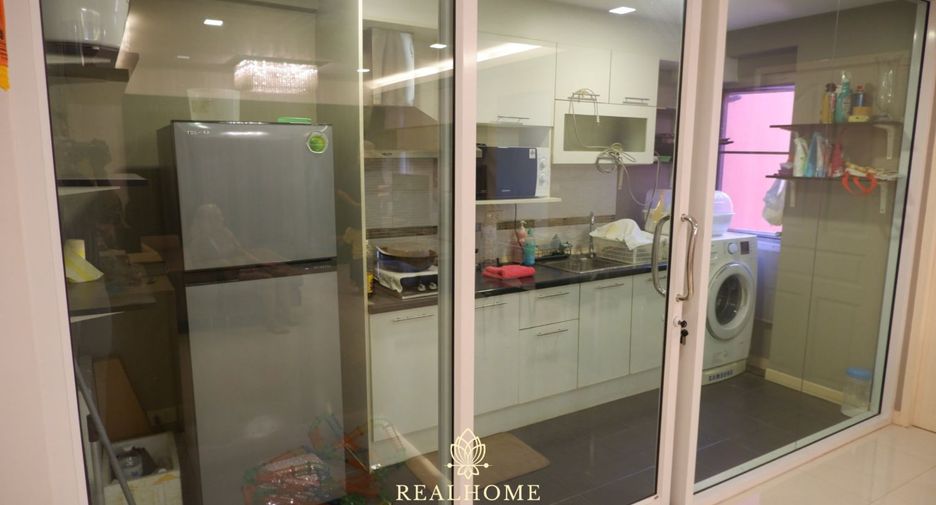 For rent 2 bedrooms apartment in Yan Nawa, Bangkok