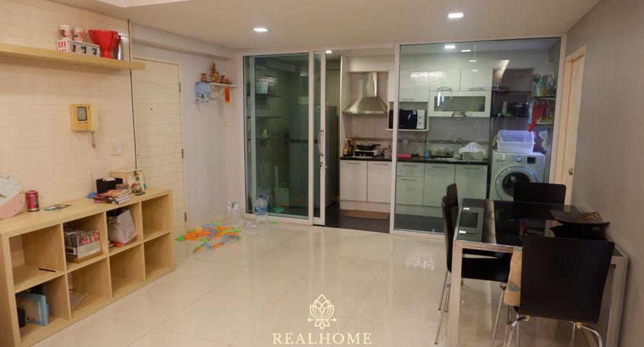 For rent 2 bedrooms apartment in Yan Nawa, Bangkok