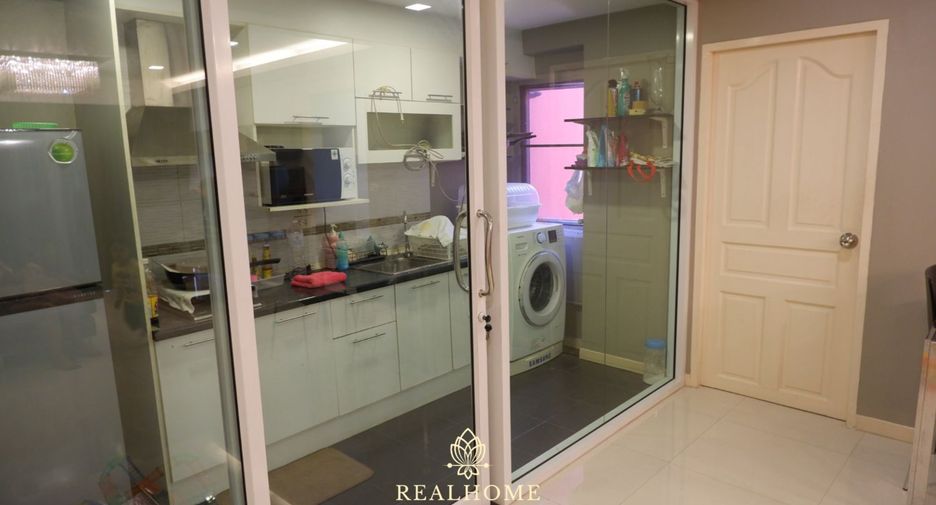 For rent 2 bedrooms apartment in Yan Nawa, Bangkok
