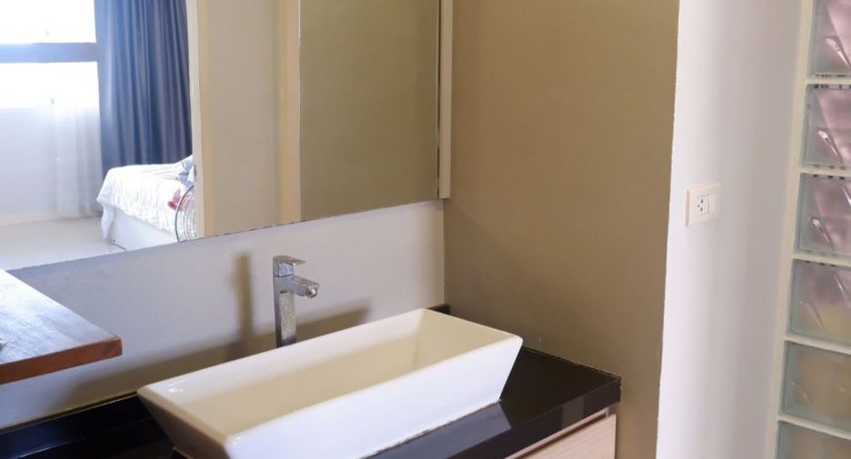 For rent 2 bedrooms apartment in Yan Nawa, Bangkok
