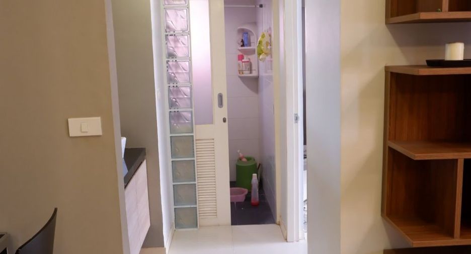 For rent 2 bedrooms apartment in Yan Nawa, Bangkok